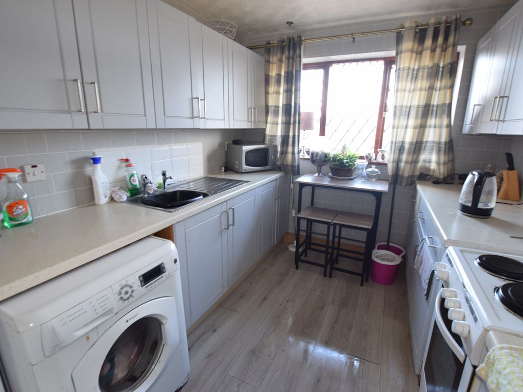 2 bed flat for sale in Dalkeith Avenue, Blackpool FY3, £79,950