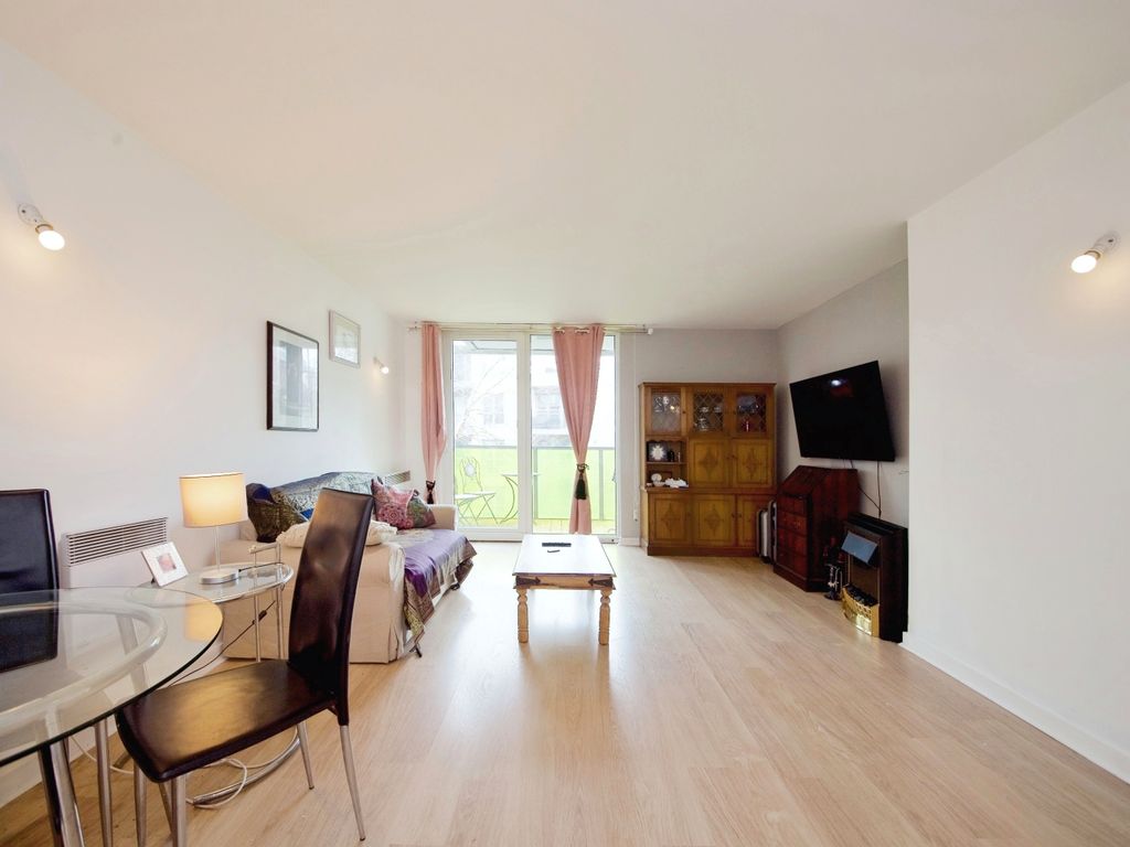 1 bed flat for sale in New River Avenue, London N8, £360,000