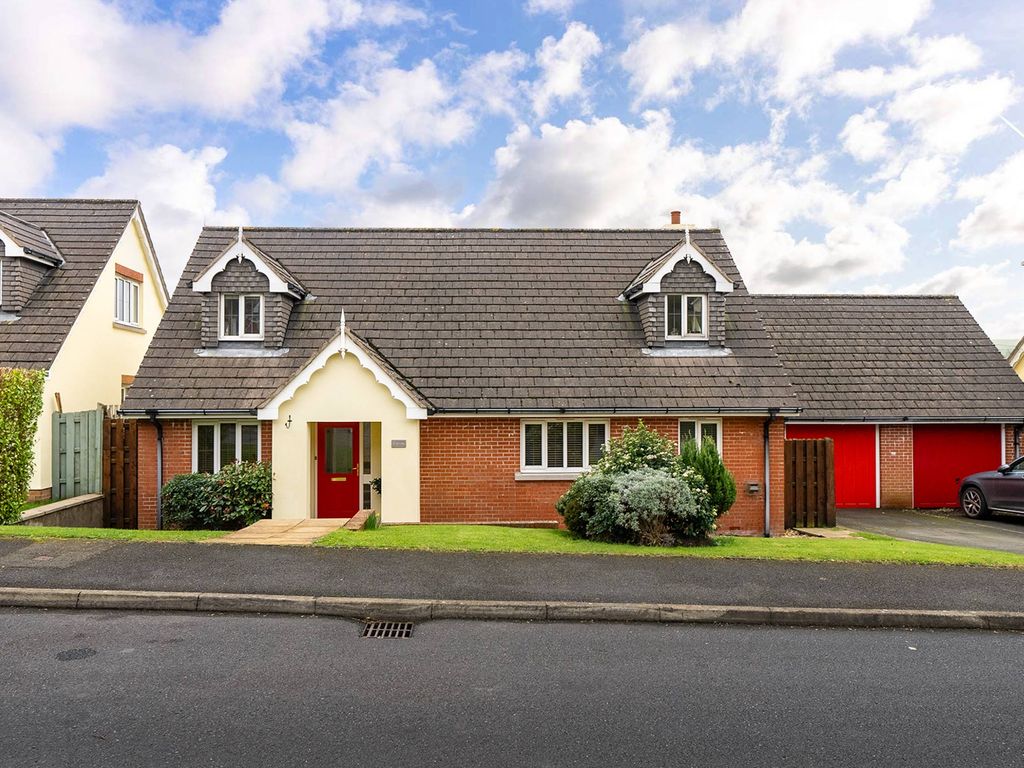 4 bed detached bungalow for sale in 11, Kermode Road, Crosby IM4, £499,950