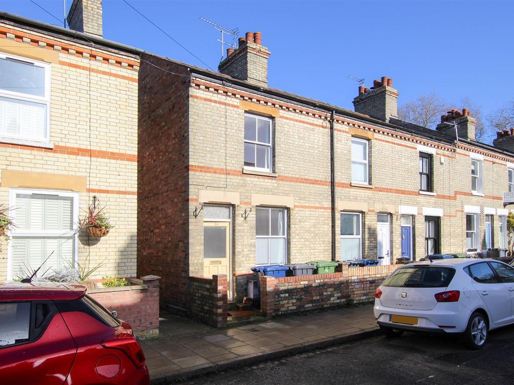 2 bed end terrace house to rent in Petworth Street, Cambridge CB1, £1,450 pcm