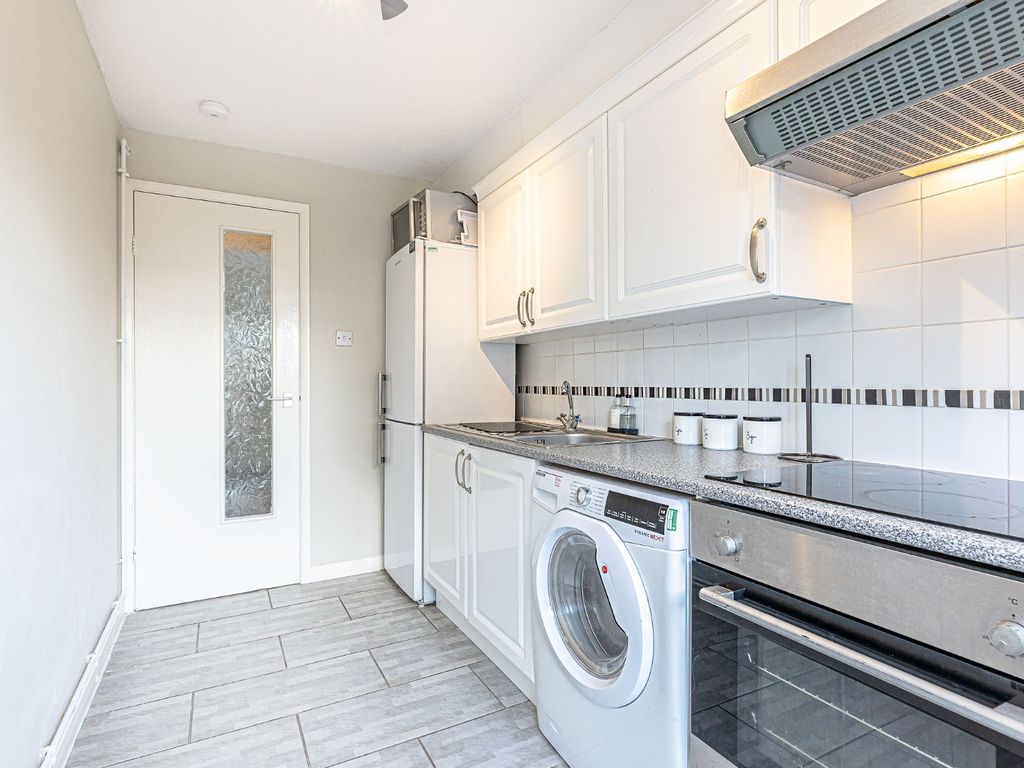 1 bed flat to rent in Hillcrest Place, Denny, Falkirk FK6, £625 pcm