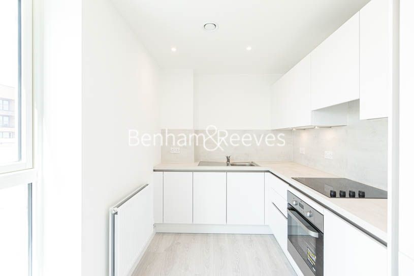 1 bed flat to rent in East Acton Lane, Acton W3, £2,100 pcm
