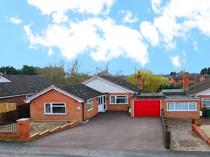 3 bed bungalow for sale in Brookside, Hereford HR1, £315,000
