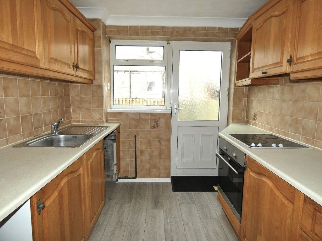 3 bed town house to rent in Mill Lane, Birkenshaw, Bradford BD11, £825 pcm