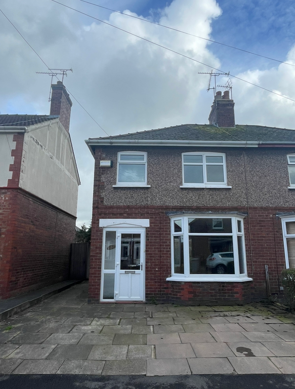 3 bed semi-detached house to rent in St Andrews Avenue, Crewe CW2, £925 pcm