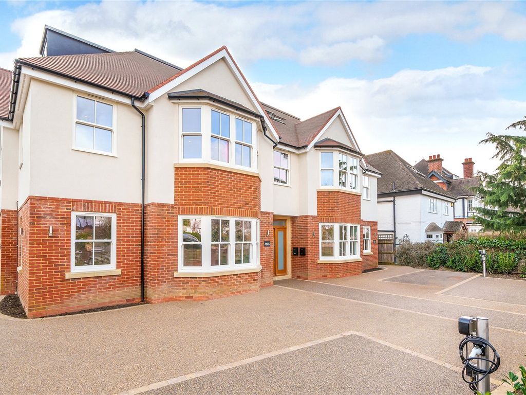 New home, 2 bed flat for sale in Portsmouth Avenue, Thames Ditton KT7, £825,000