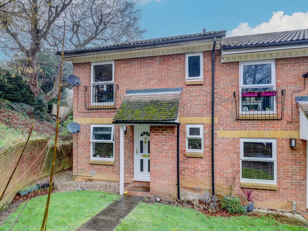 1 bed maisonette for sale in Lower Furney Close, High Wycombe HP13, £160,000