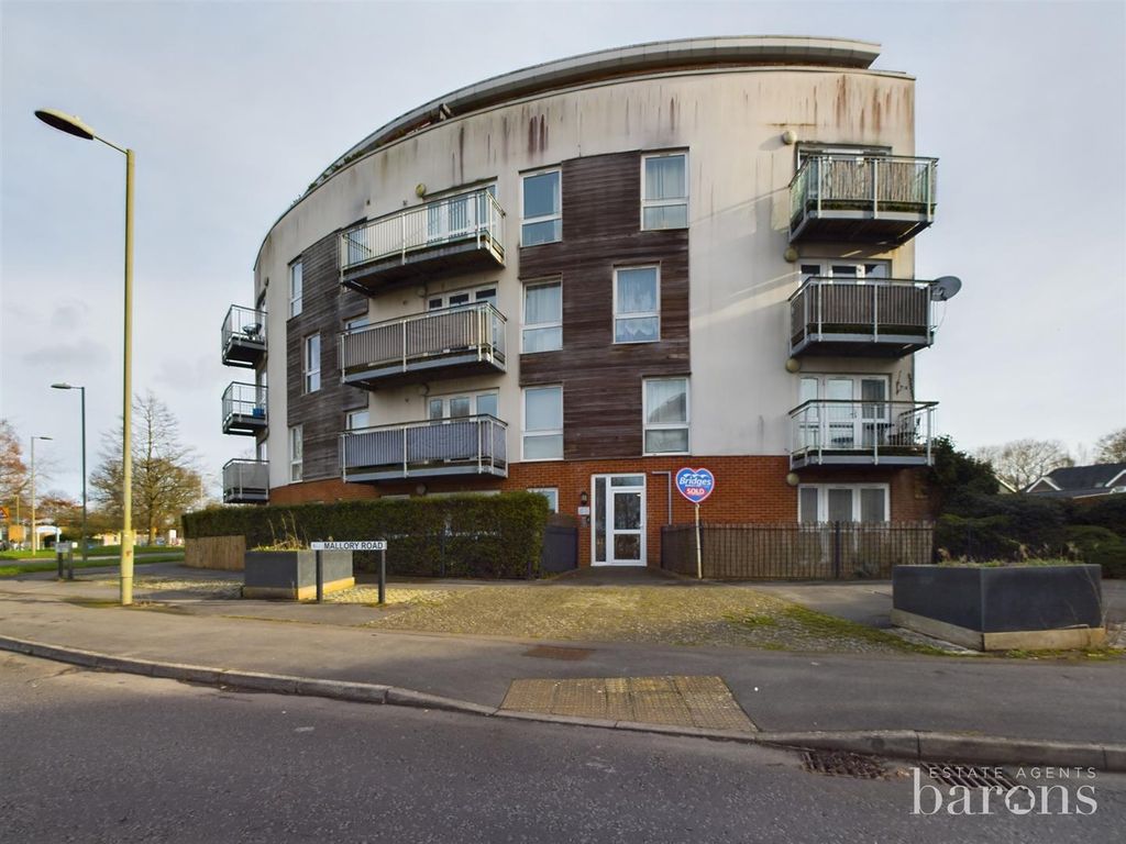 1 bed flat for sale in Mallory Road, Basingstoke RG24, £165,000