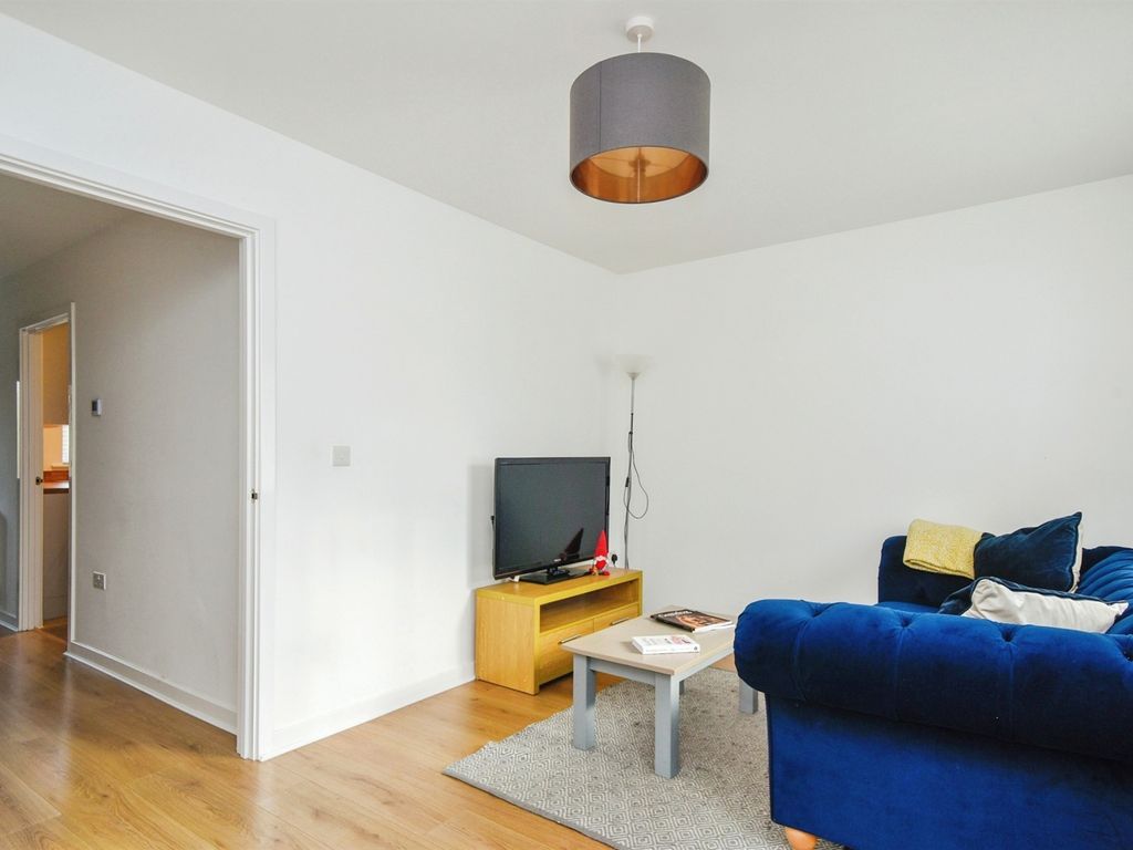2 bed end terrace house for sale in Flintham, Coate, Swindon SN3, £94,500