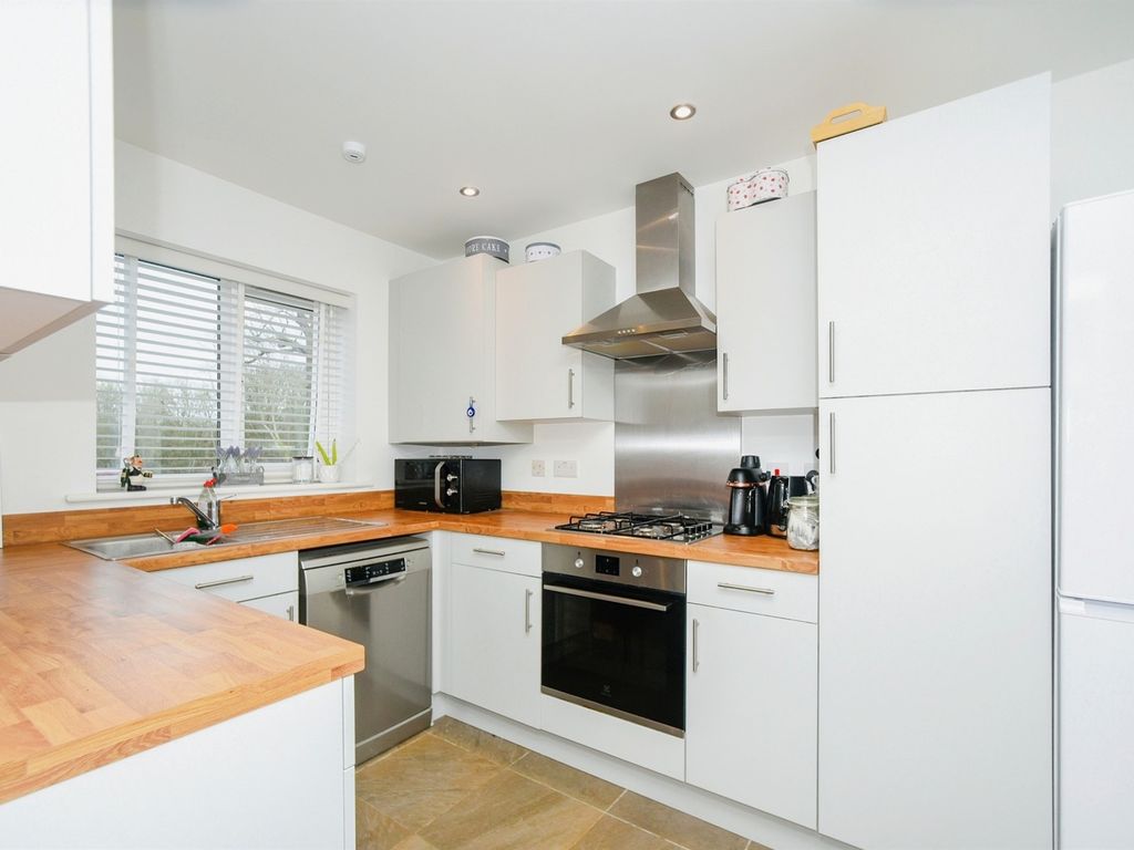 2 bed end terrace house for sale in Flintham, Coate, Swindon SN3, £94,500