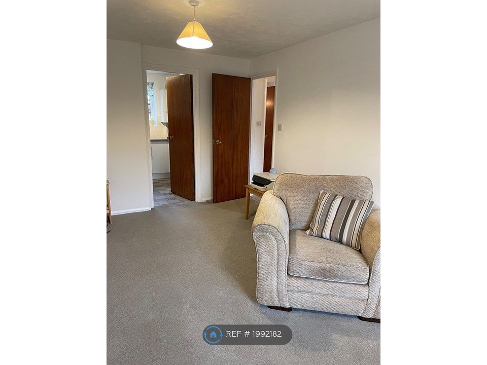 1 bed flat to rent in Abbotsbury Court, Horsham RH13, £1,150 pcm