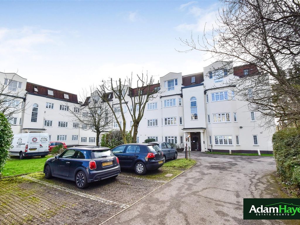 2 bed flat to rent in Etchingham Court, Finchley Central N3, £2,000 pcm