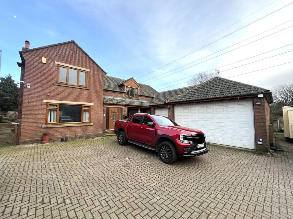 5 bed detached house to rent in Bingham Place, Lofthouse, Wakefield WF3, £1,800 pcm