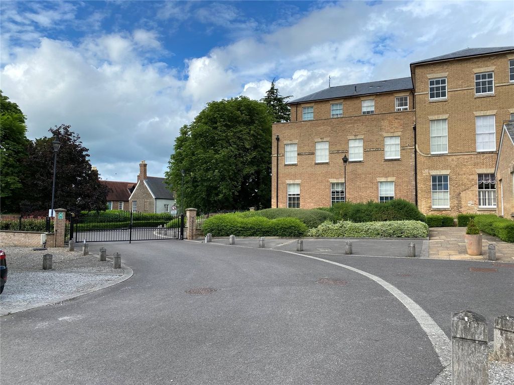 1 bed flat for sale in Annecy Court, St Josephs Field, Taunton TA1, £149,950