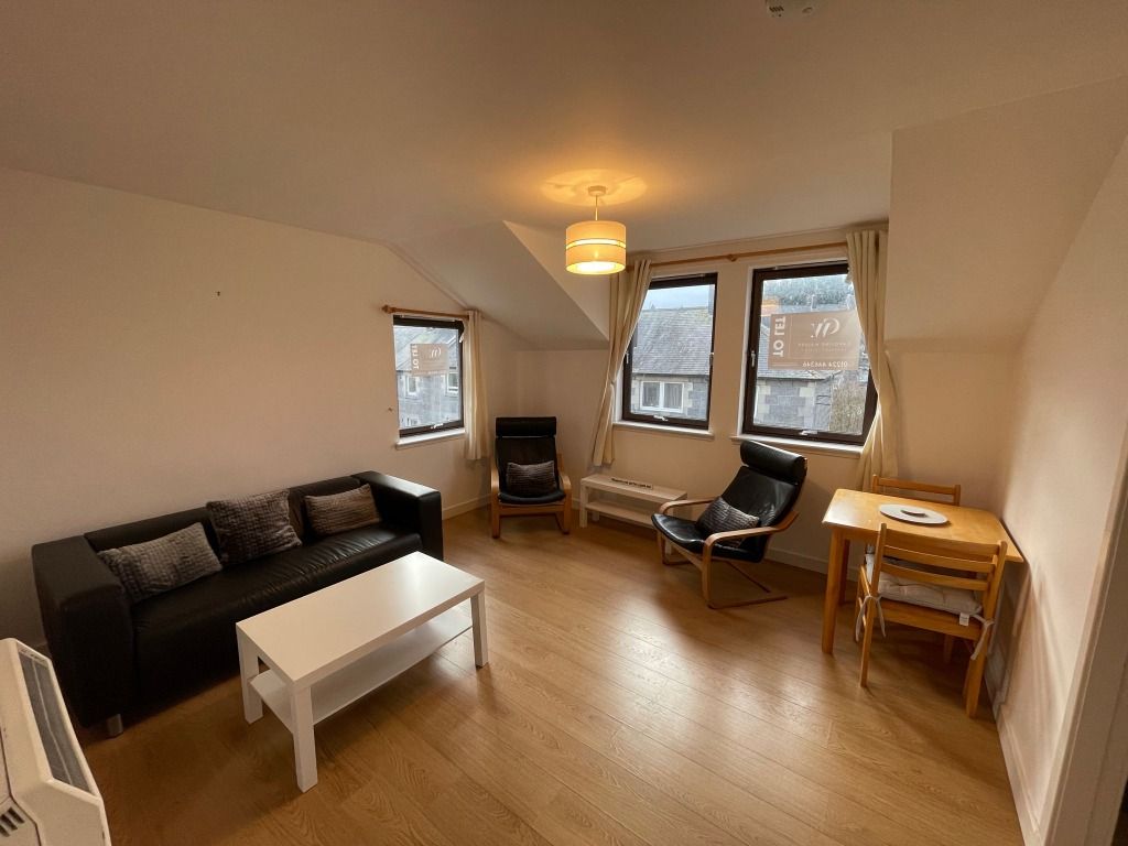 2 bed flat to rent in Cherrybank Gardens, City Centre, Aberdeen AB11, £700 pcm