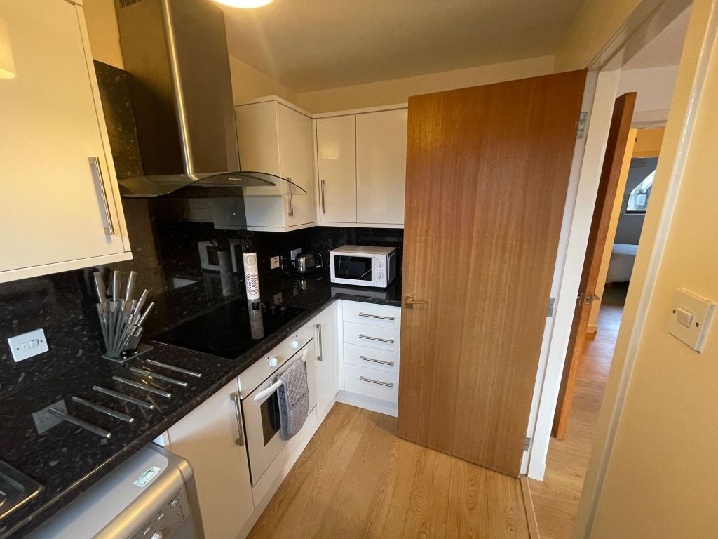 2 bed flat to rent in Cherrybank Gardens, City Centre, Aberdeen AB11, £700 pcm