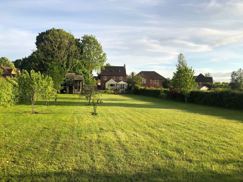 4 bed detached house for sale in Lower Drive, Besford, Worcester, Worcestershire WR8, £775,000