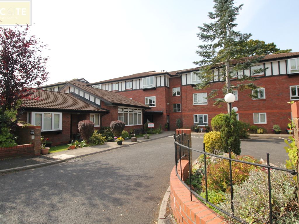 1 bed flat for sale in Braeside, Urmston Lane, Stretford, Manchester M32, £119,950