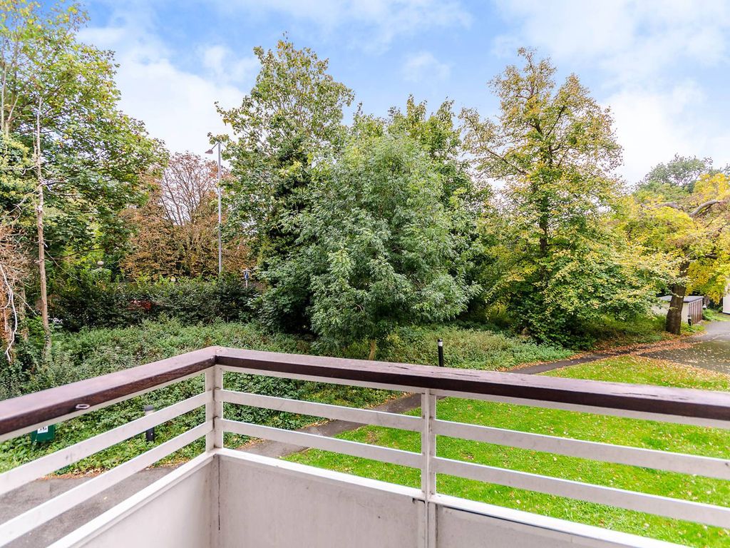 4 bed flat for sale in Kingsnympton Park, Kingston, Kingston Upon Thames KT2, £450,000