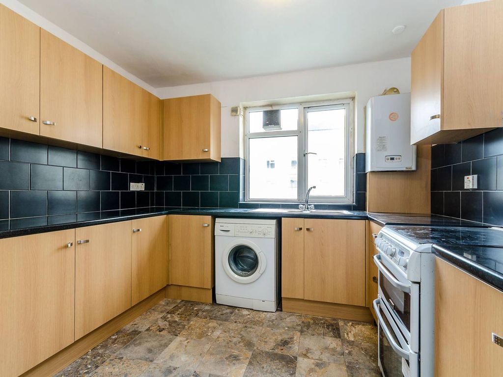 4 bed flat for sale in Kingsnympton Park, Kingston, Kingston Upon Thames KT2, £450,000