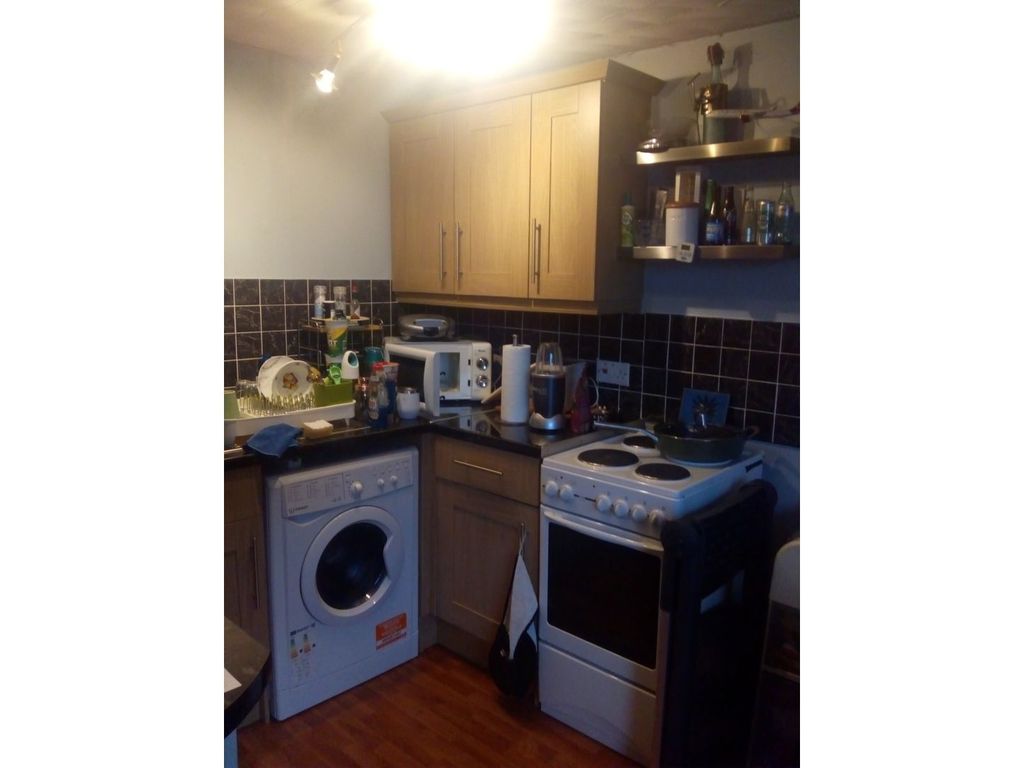1 bed flat for sale in 20 West Wycombe Road, High Wycombe HP11, £140,000