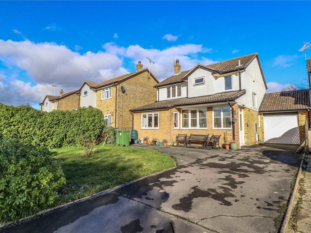 3 bed detached house for sale in Thames Close, Braintree CM7, £465,000