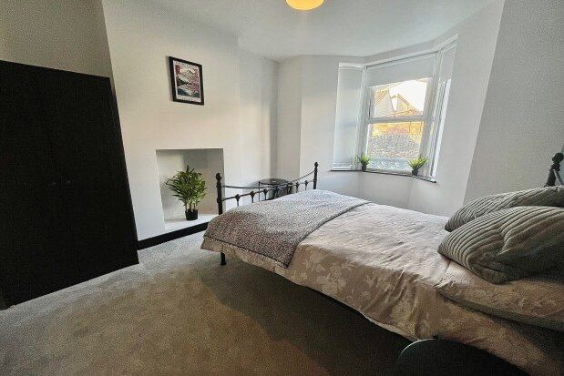 3 bed property to rent in Queen Street, Bristol BS5, £2,250 pcm