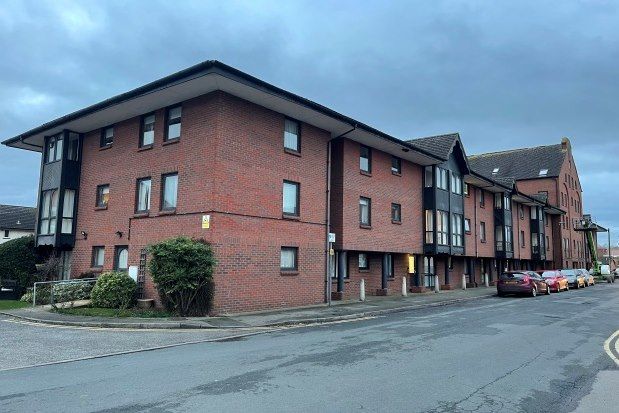 2 bed flat to rent in Station Street The Maltings, Tewkesbury GL20, £950 pcm