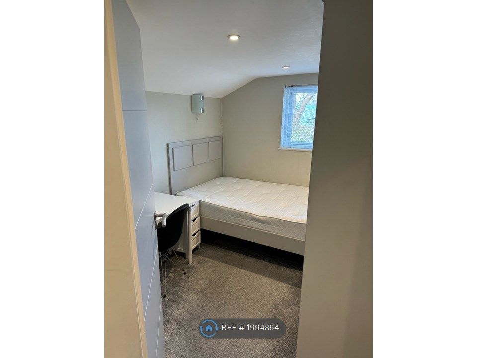 Room to rent in Cordwallis Road, Maidenhead SL6, £825 pcm