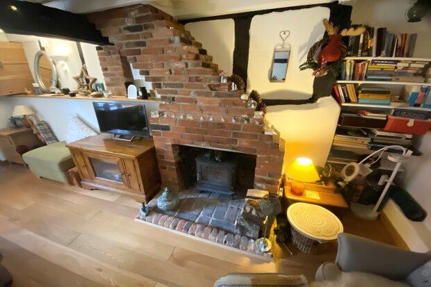 2 bed cottage to rent in The Street, Salisbury SP5, £1,300 pcm