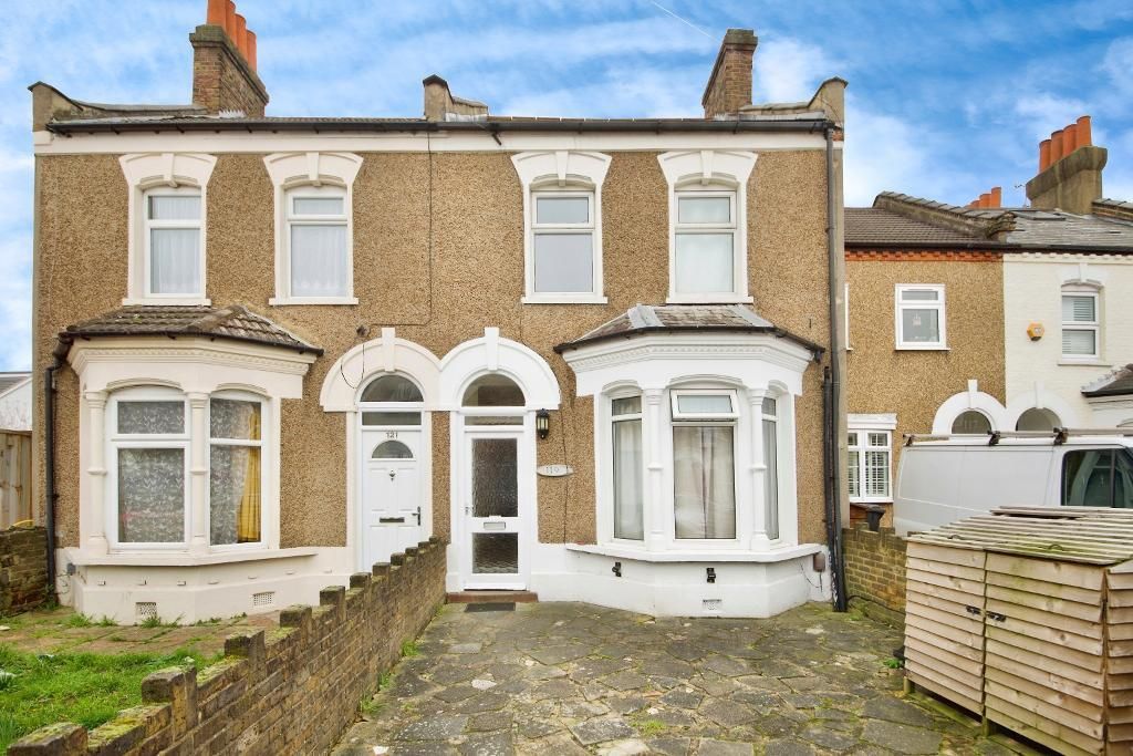 6 bed property for sale in Mandeville Road, London EN3, £550,000