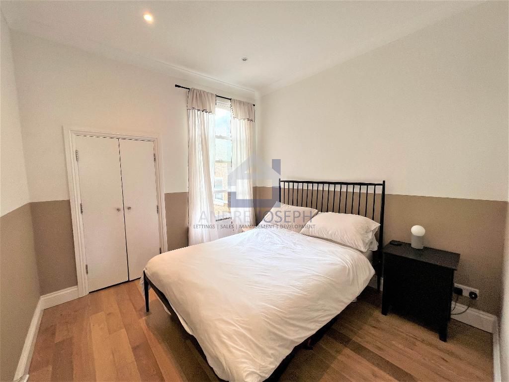 1 bed flat for sale in Kilburn Lane, Queens Park W10, £399,950