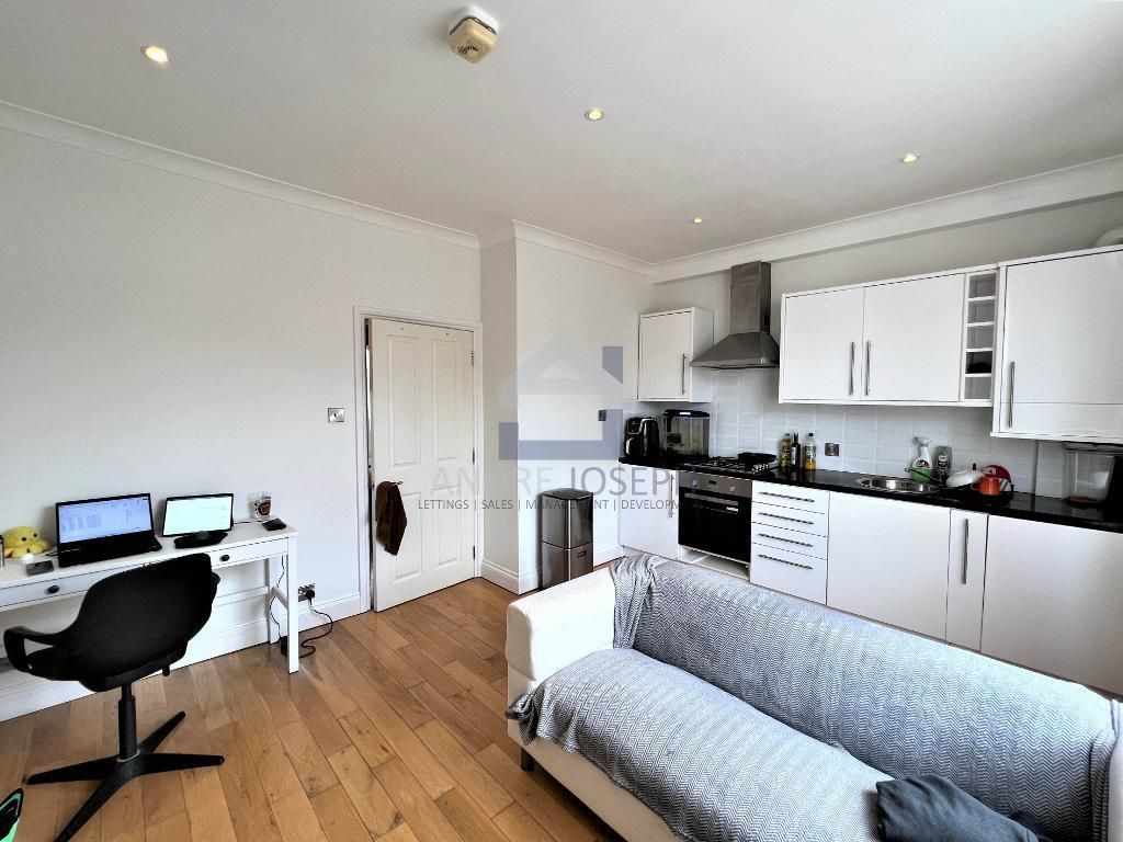 1 bed flat for sale in Kilburn Lane, Queens Park W10, £399,950