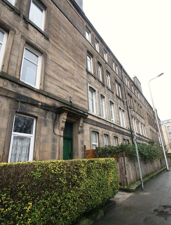 2 bed flat to rent in Murieston Place, Edinburgh EH11, £1,050 pcm