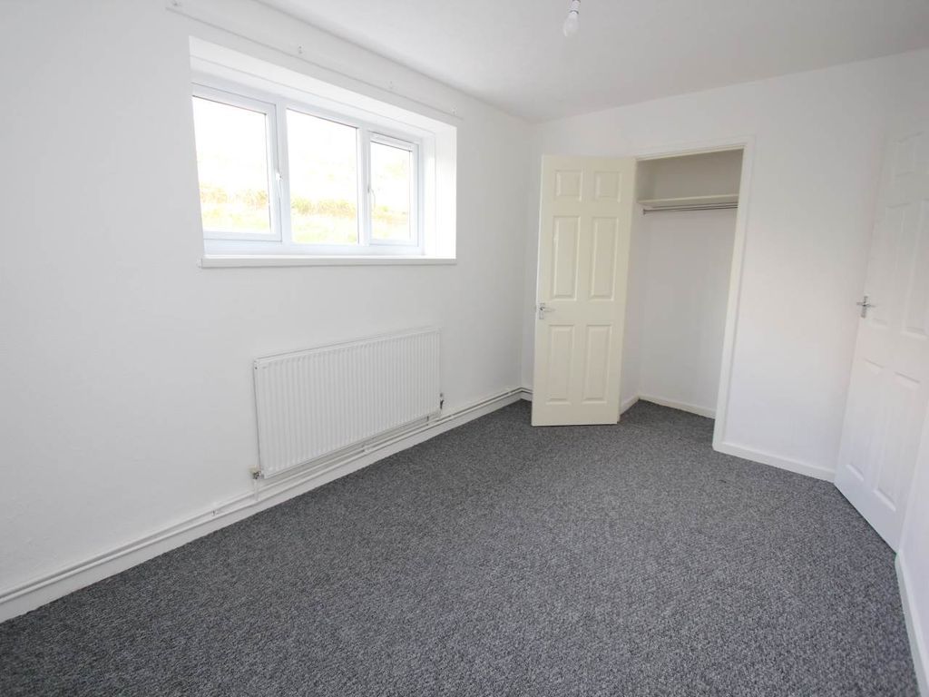 2 bed flat to rent in Williams Crescent, Barry, Vale Of Glamorgan CF62, £825 pcm