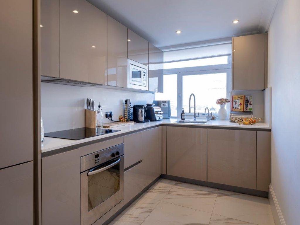 2 bed flat for sale in St. Johns Wood Park, St John's Wood, London NW8, £1,250,000