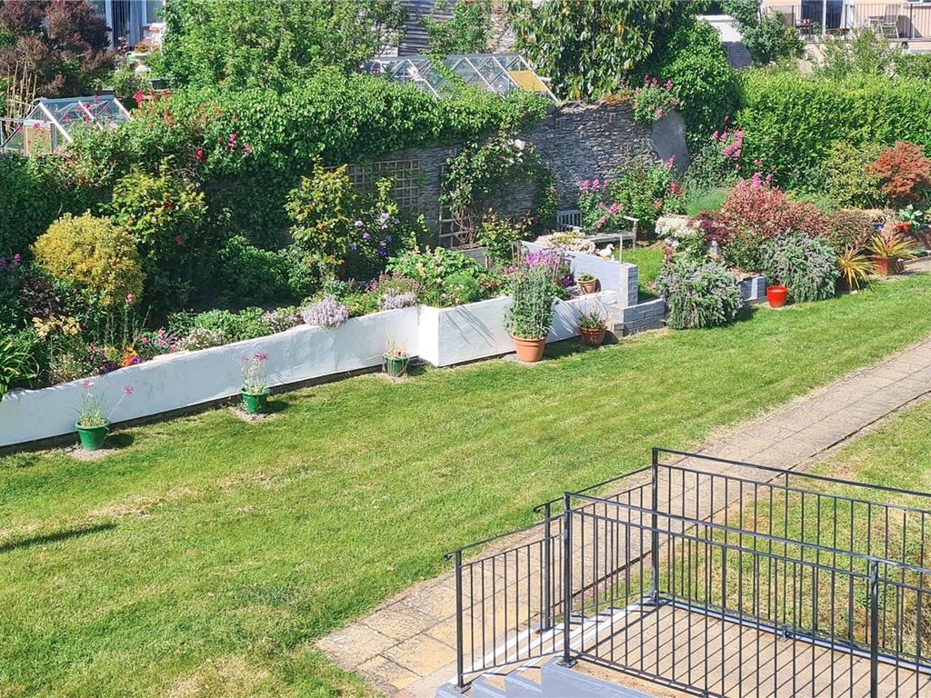 2 bed flat for sale in Stoke House Gardens, Stoke Fleming, Dartmouth, Devon TQ6, £290,000