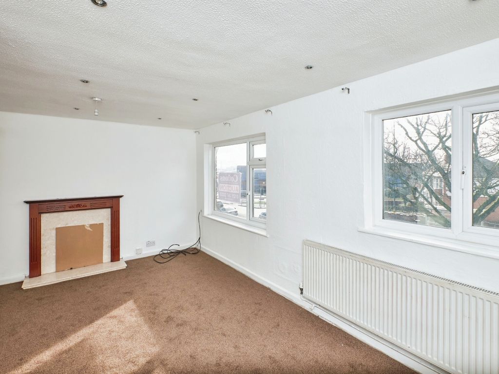 2 bed flat for sale in Kingsbury Road, Birmingham B24, £99,950