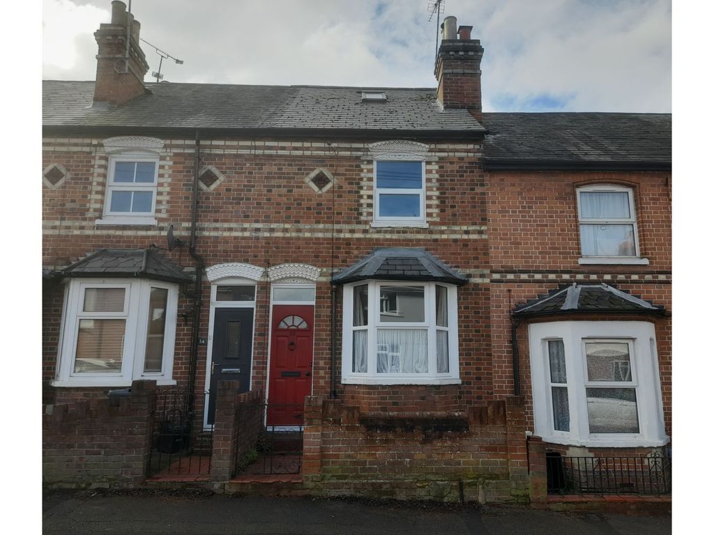 3 bed terraced house for sale in Wykeham Road, Reading RG6, £340,000