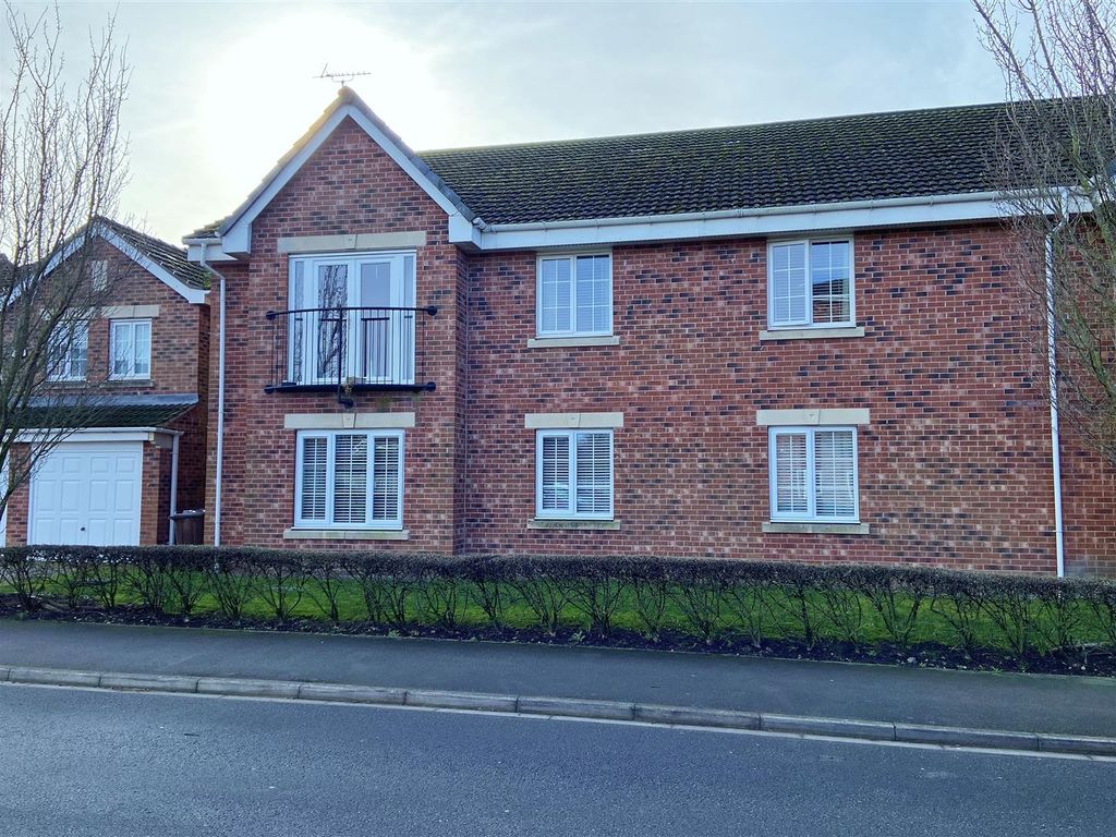 2 bed flat for sale in Moat Way, Brayton, Selby YO8, £120,000