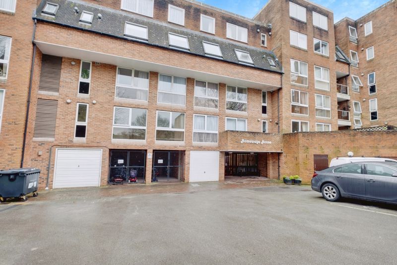 2 bed flat for sale in Homewaye House, Bournemouth BH4, £140,000