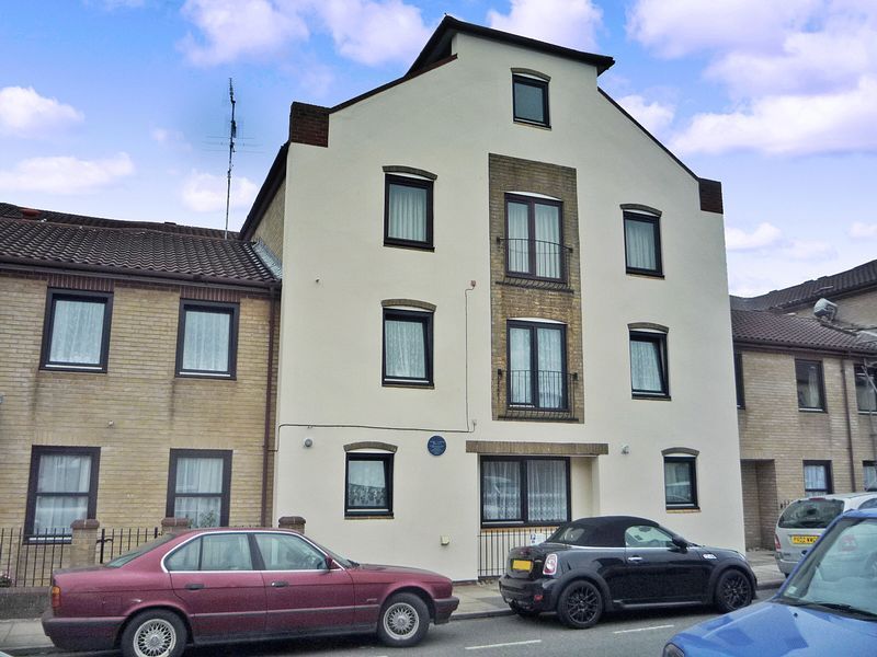 2 bed flat for sale in Albion Court (Chelmsford), Chelmsford CM2, £170,000