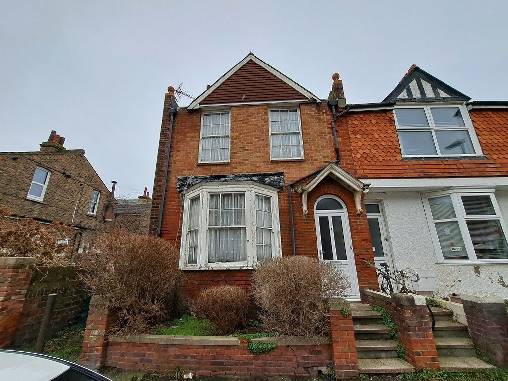 3 bed end terrace house for sale in Sheen Road, Close To Town, Eastbourne BN22, £175,000
