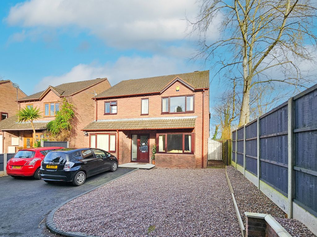 5 bed detached house for sale in Howle Close, Telford TF3, £350,000