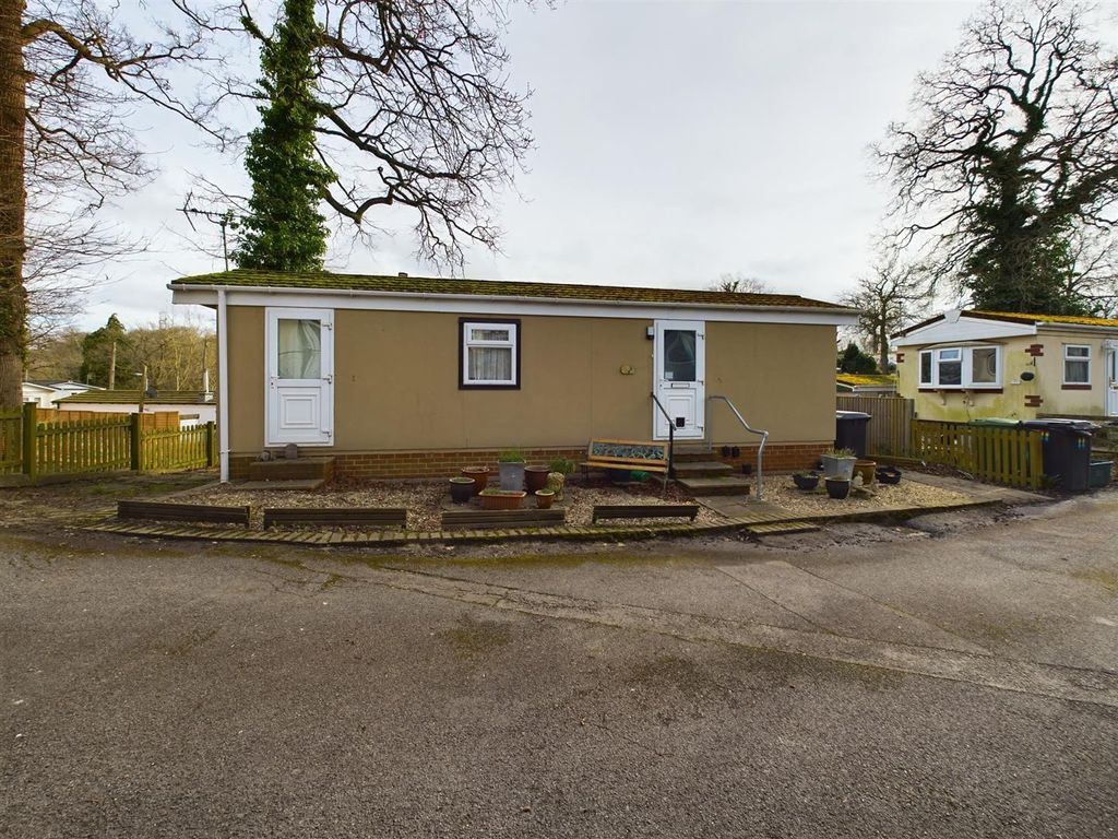 1 bed mobile/park home for sale in Garston Park, Tilehurst, Reading RG31, £65,000