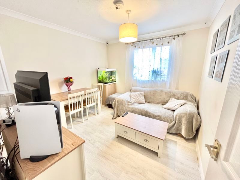 2 bed flat for sale in Fernhill Close, Canford Heath, Poole BH17, £210,000