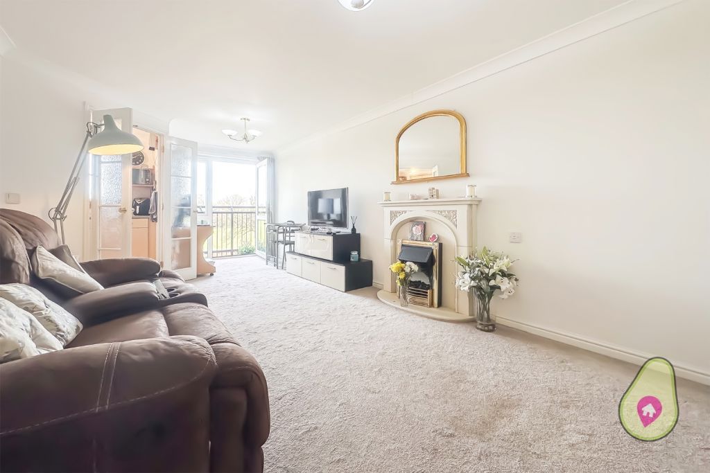 1 bed flat for sale in Warwick Road, Reading RG2, £80,000