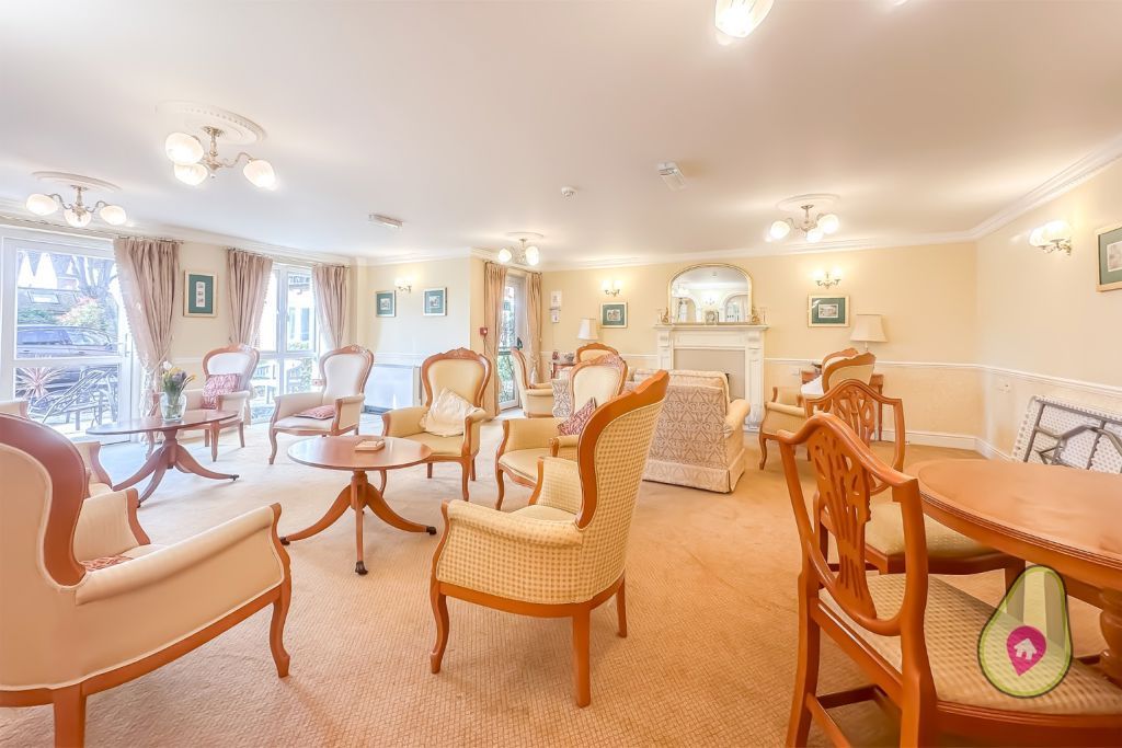 1 bed flat for sale in Warwick Road, Reading RG2, £80,000