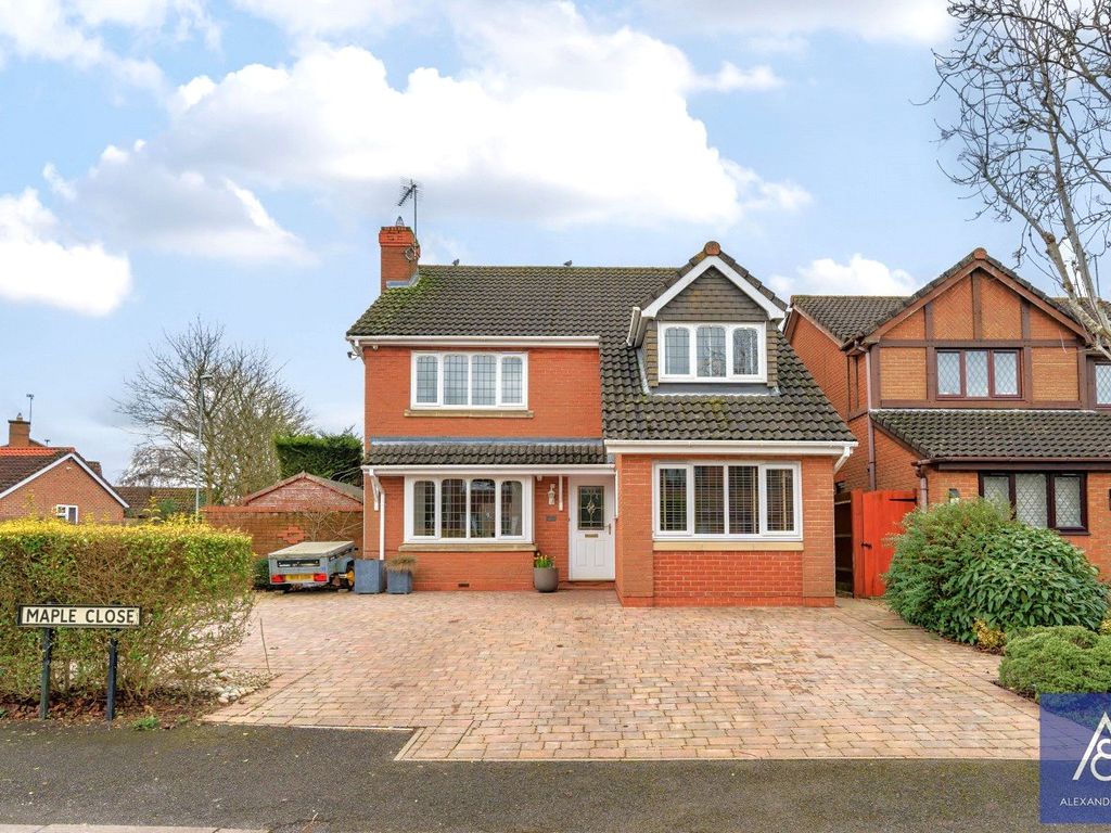 4 bed detached house for sale in Maple Close, Brackley NN13, £485,000