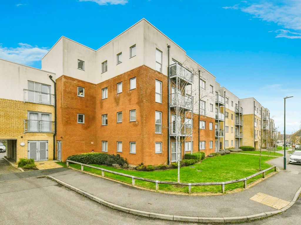 2 bed flat for sale in Admiral Drive, St, Hertfordshire SG1, £230,000